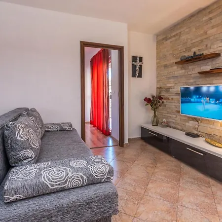 Lovely In With Outdoor Swimming Pool Apartment *