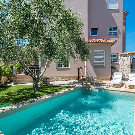 Apartment Lovely In With Outdoor Swimming Pool *